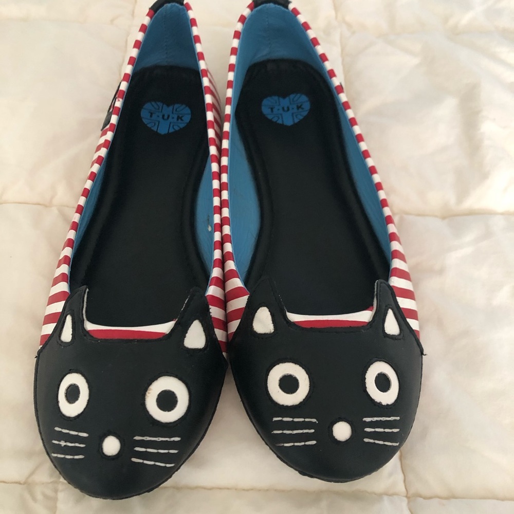 Adorable cat flats! 🐱
